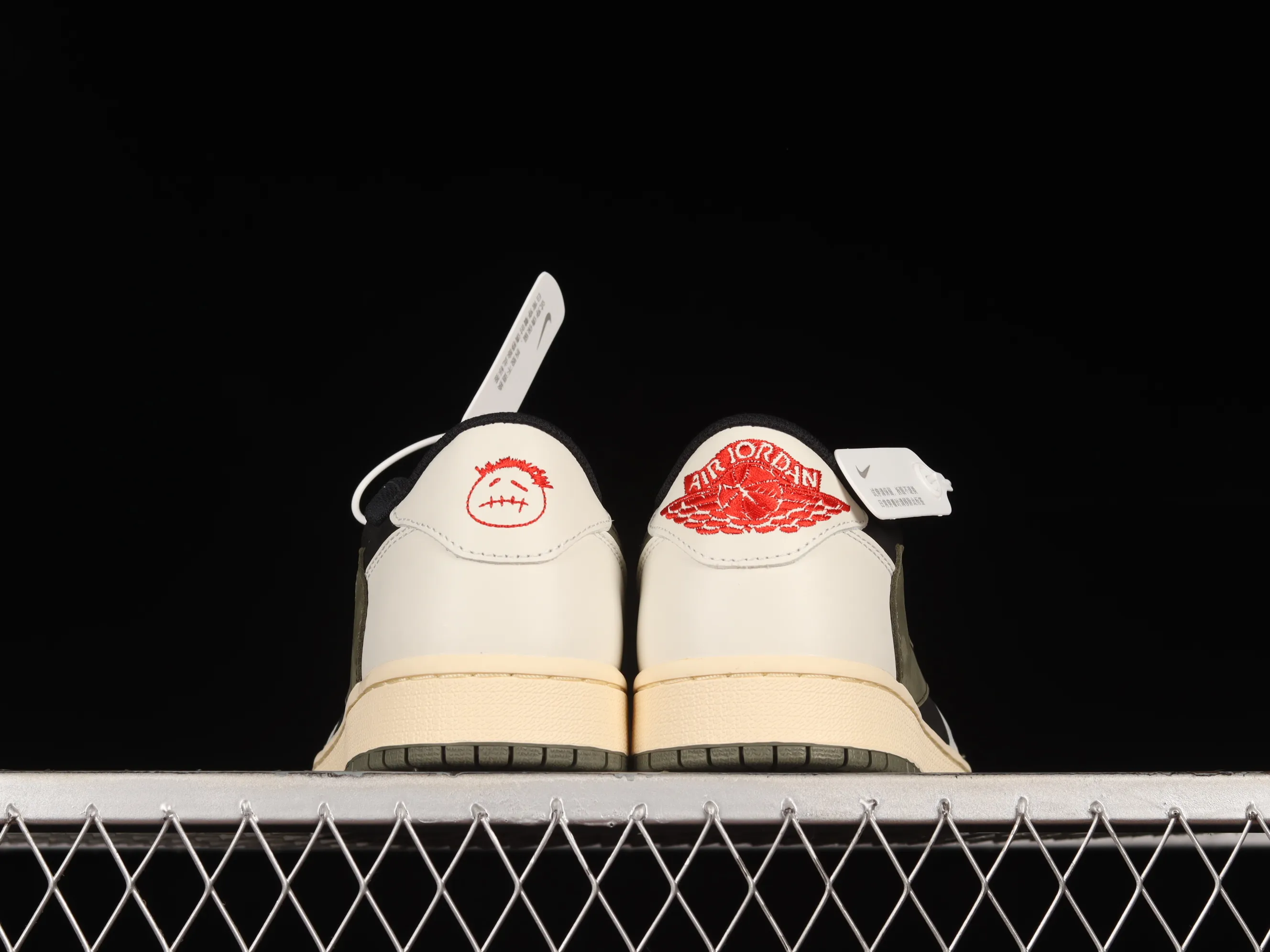 All categories Air Jordan Jordan series basketball shoes Air Jordan 1 Low Travis Scott x Air Jordan 1 Low OG AJ1 Joe 1 joint overhead hook DZ4137-106